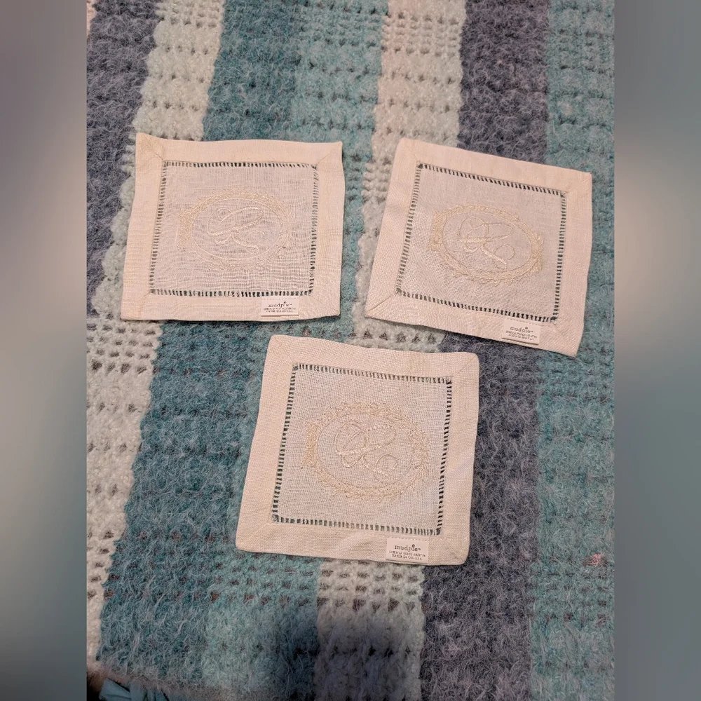 Mudpie Embroidered Linen‎ Cocktail Napkins with Letter R Monogram- Set Of 3